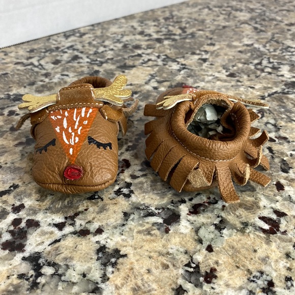 CJ by Crystal Jimmy Reindeer/Rudolph Hand Painted Holiday Moccasins 6-9 months - Picture 7 of 8